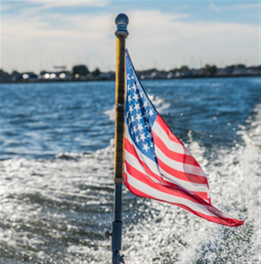20200125-30_american-flag-boat-rear_kopya