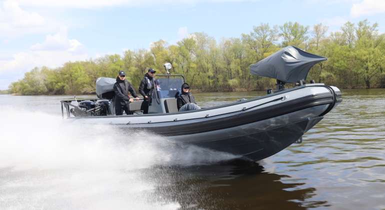 TRIDENT T8