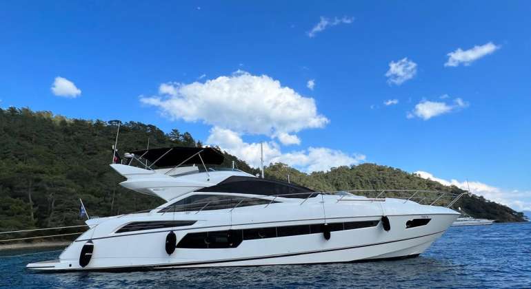 SUNSEEKER SPORT YACHT PREDATOR 68