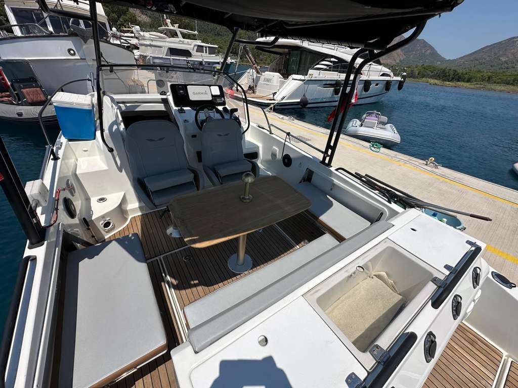 2. el satılık beneteau flyer 8 sundeck teknenin havuzluğu