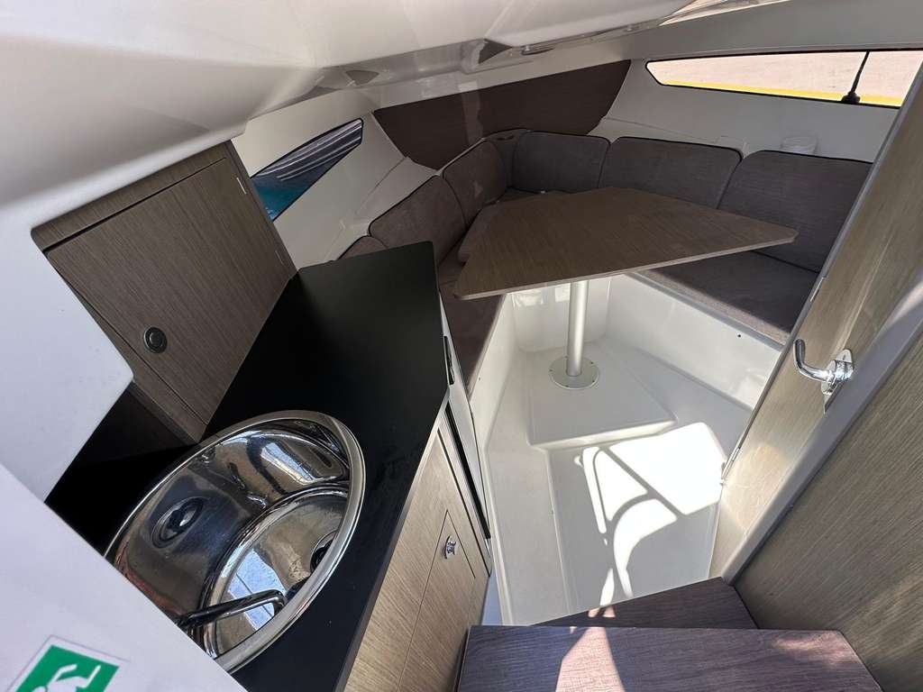 beneteau flyer 8 sundeck kamara bölümü