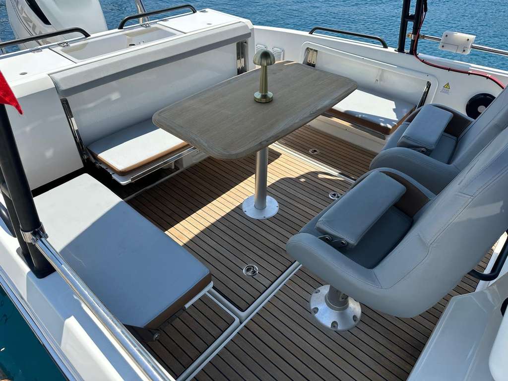 2. el satılık beneteau flyer 8 sundeck teknenin havuzluğu