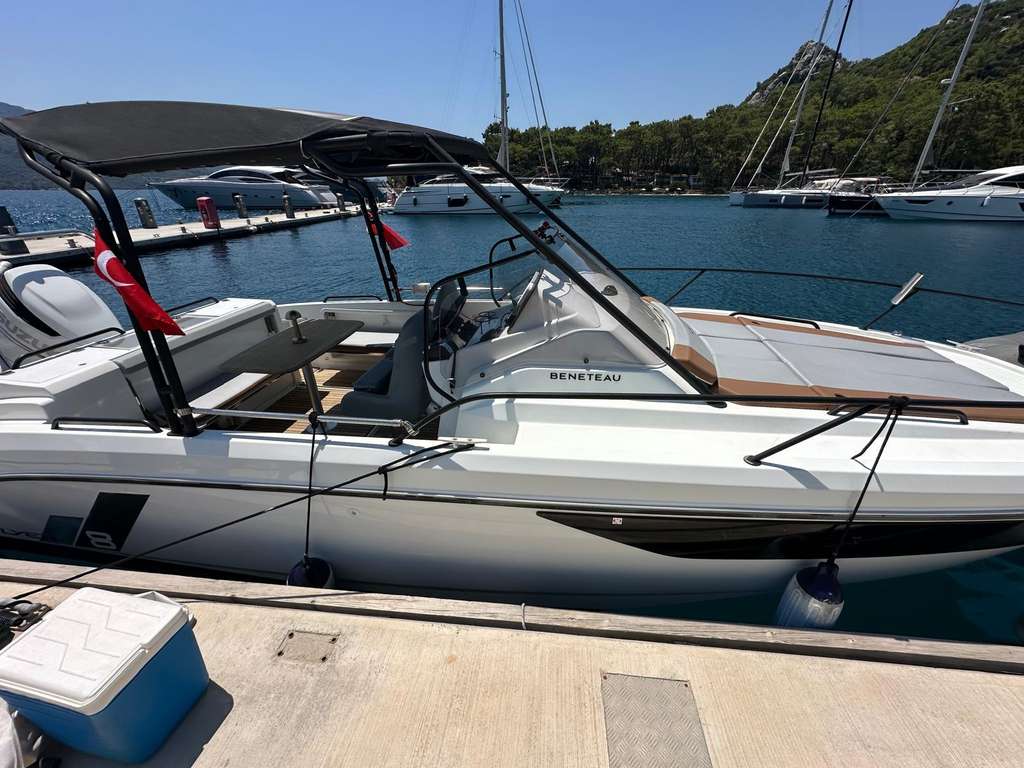2. el satılık beneteau flyer 8 sundeck yan görünümü