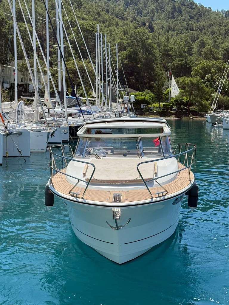Marex 360 Ön güneşlenme alanı 